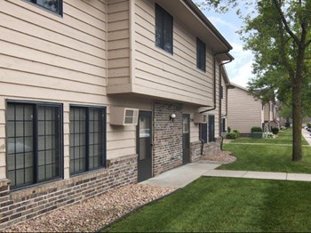 2479 Woodcrest Drive 1-3 Beds Apartment, Townhouse for Rent - Photo Gallery 3