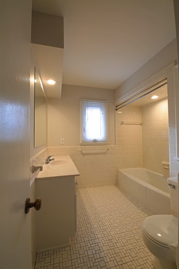 Multiple Addresses 3 Beds Duplex/Triplex for Rent - Photo Gallery 6