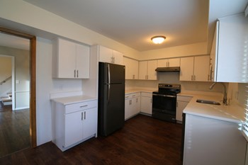 Multiple Addresses 3 Beds Duplex/Triplex for Rent - Photo Gallery 5