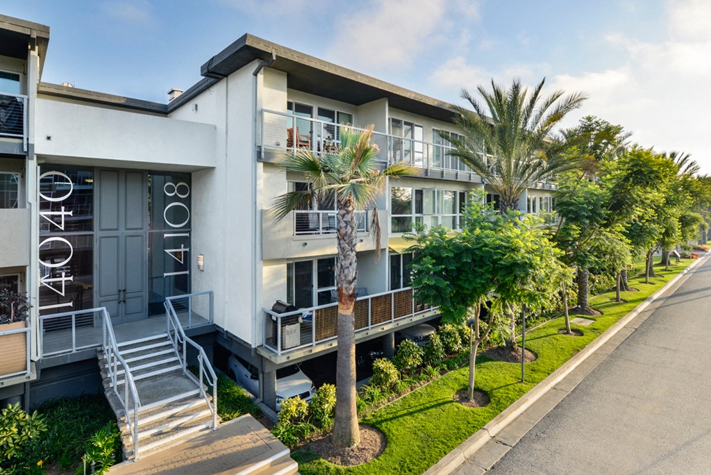 the building in which the apartment is located