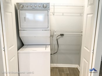 4354 W. Drummond Pl. Studio-2 Beds Apartment for Rent - Photo Gallery 5