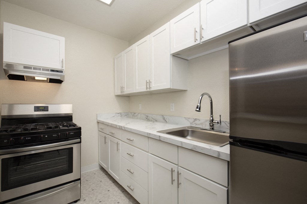 Fully Furnished Kitchen at Carolina Court Apartment Homes, Washington, 98109