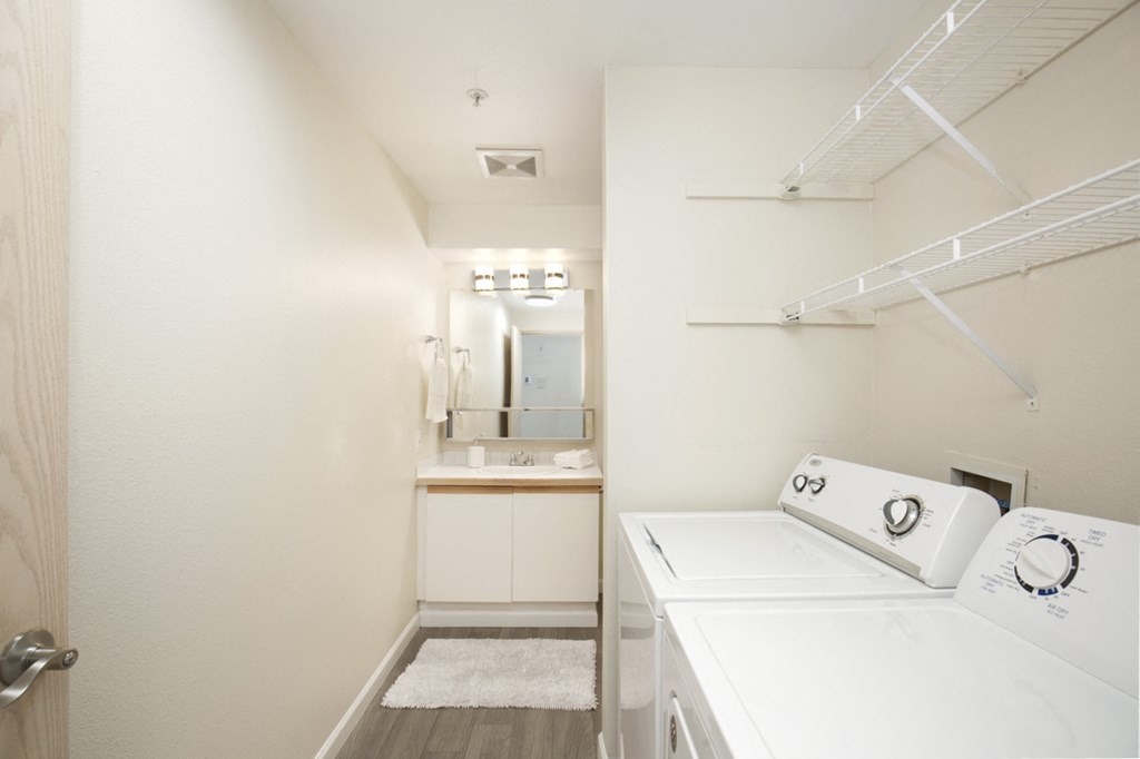 Laundry Room at Casa Blanca Apartment Homes, Washington, 98204