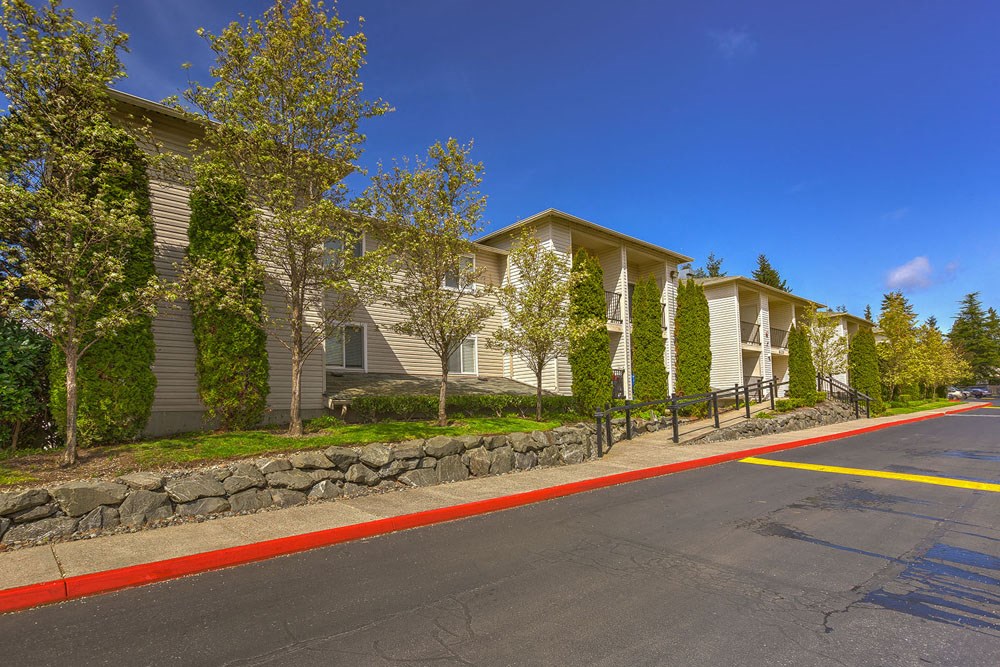 Exterior Landscape at Park Edmonds Apartment Homes, Washington, 98026