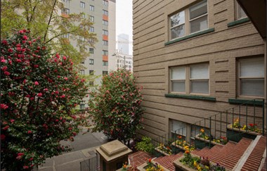 1018 9Th Ave 2 Beds Apartment for Rent