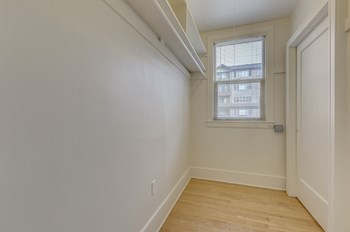 1330 Boren Ave Studio Apartment for Rent - Photo Gallery 5