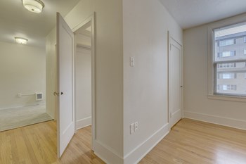 1330 Boren Ave Studio Apartment for Rent - Photo Gallery 4