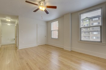 1330 Boren Ave Studio Apartment for Rent - Photo Gallery 2