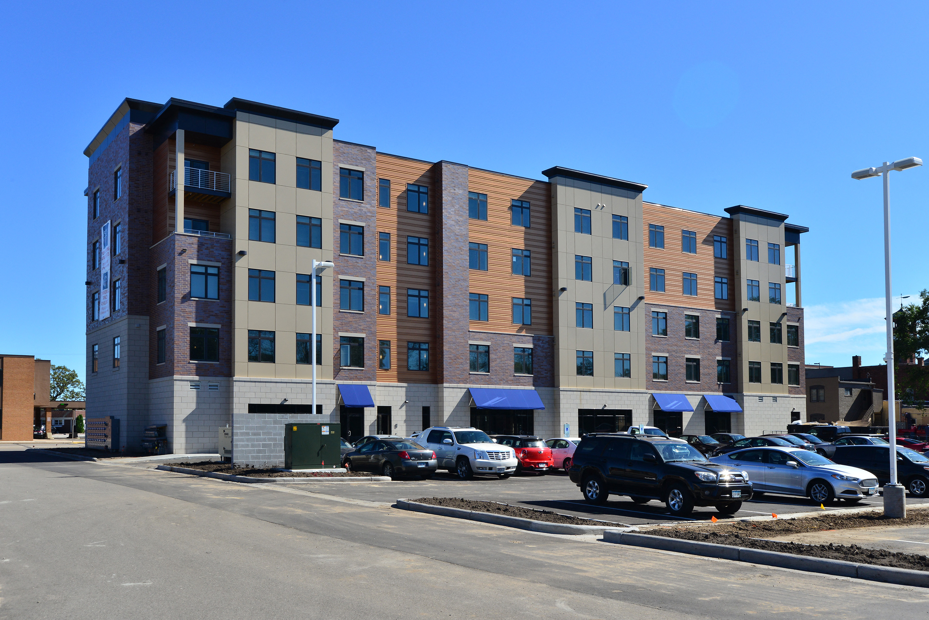a large building with cars parked in a parking lot