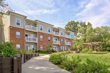 30707 Lake Shore Blvd 1-2 Beds Apartment for Rent Photo Gallery 1