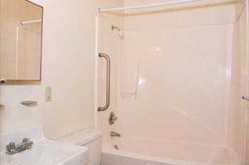 2712 31st Avenue, North 1-2 Beds Apartment, Affordable for Rent - Photo Gallery 4