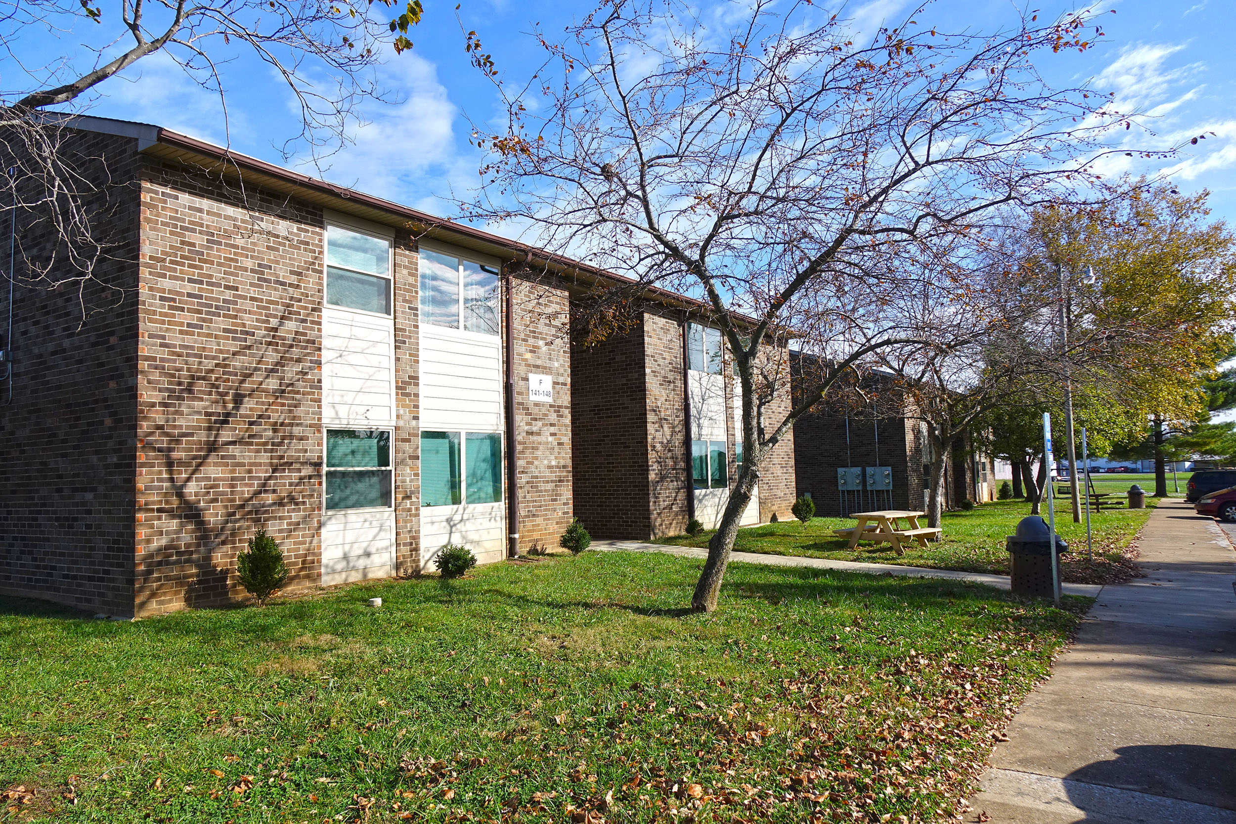 Contact Royal Arms Apartments to Schedule a Visit