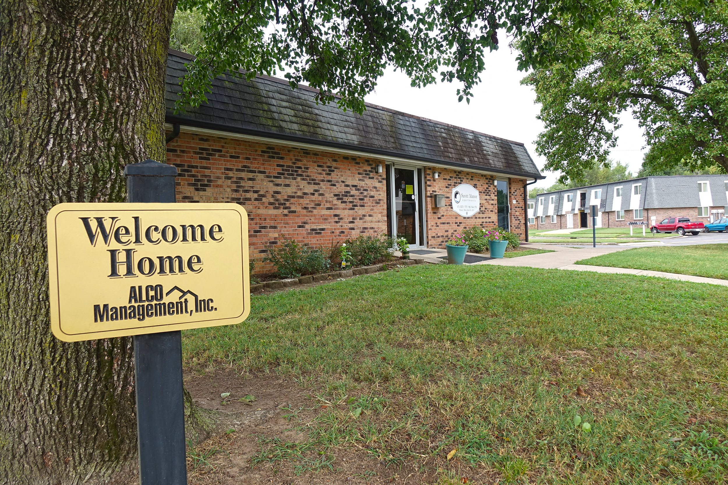 Scott Manor Apartments Apartment and Community Amenities