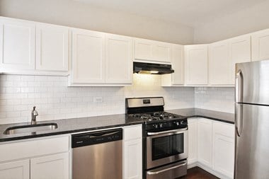 302-312 Washington Blvd. 1 Bed Apartment for Rent Photo Gallery 1