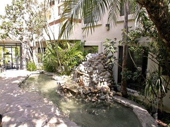 3825 McLaughlin Ave 1-2 Beds Apartment for Rent - Photo Gallery 3
