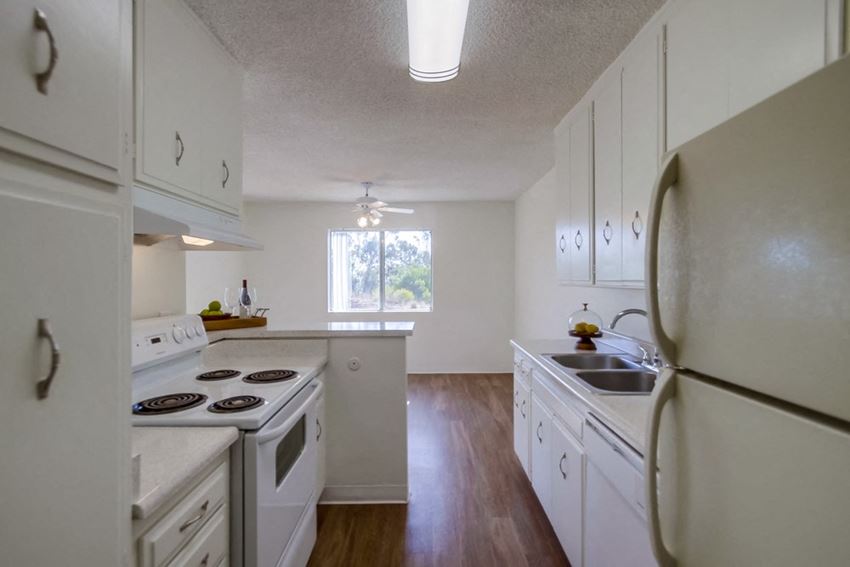 Villa Capri Apartments Empty Apartment Kitchen - Photo Gallery 1
