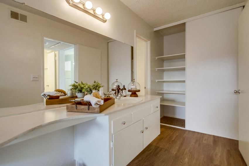 Villa Capri Apartments Empty Apartment Bathroom & Closet - Photo Gallery