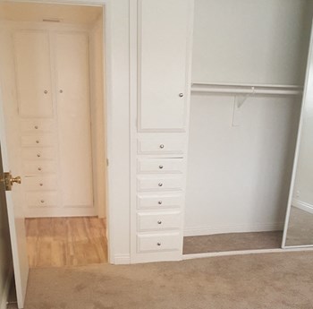 South Olive Apartments Empty Apartment Closet - Photo Gallery 7