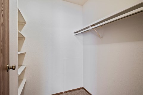 Burtons Landing Apartments, 3790 Whispering Way Drive SE, Grand