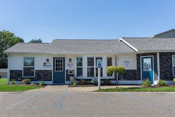 6111 Woodfield Drive SE 1-2 Beds Apartment for Rent - Photo Gallery 3