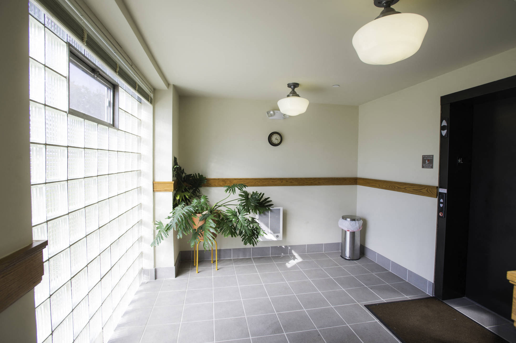 Elevator with Window