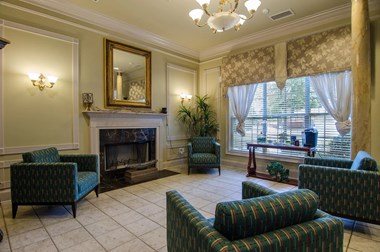 717 Lee Street 1-2 Beds Apartment for Rent - Photo Gallery 2