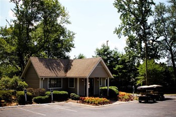 1101 Roper Mountain Road 1-3 Beds Apartment for Rent - Photo Gallery 3