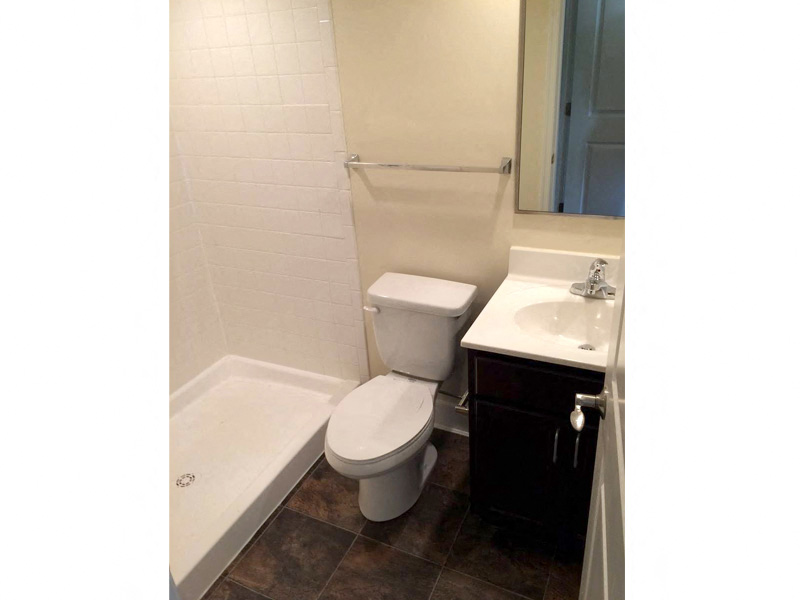 Cannery Village Step-in Shower