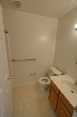 Model Bathroom - Photo Gallery 6