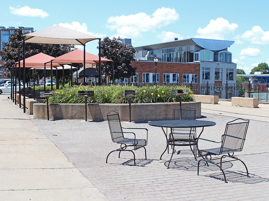 Picnic And Bbq Area at Stonebridge Waterfront, Cleveland, OH