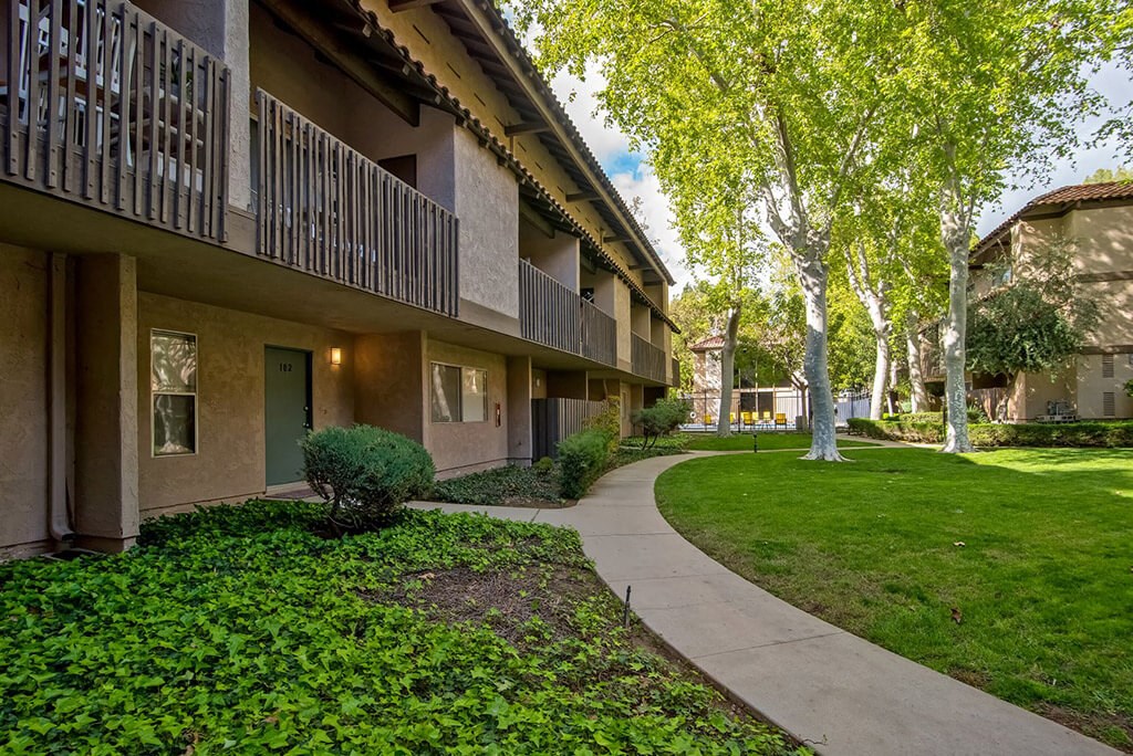 Lush Green With Walking Paths at Wilbur Oaks Apartments, California