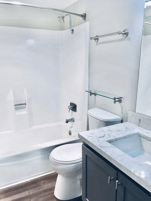 Large Tub In Bathroom at Wilbur Oaks Apartments, Thousand Oaks, CA