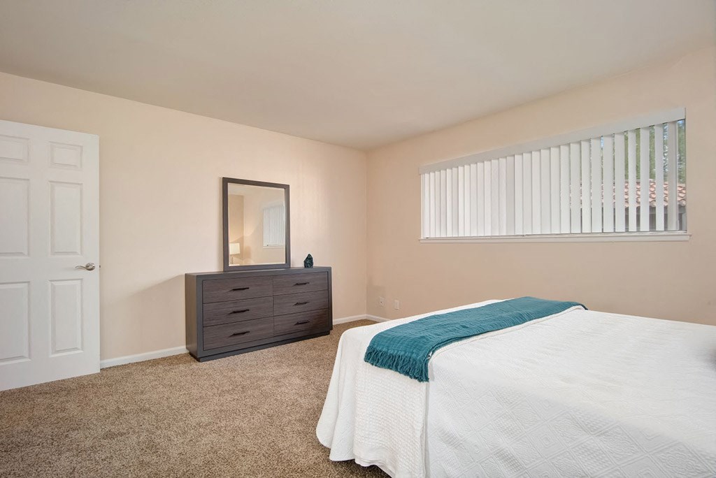 Window, Mirror In Bedroom at Wilbur Oaks Apartments, Thousand Oaks, 91360