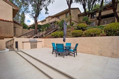 Outdoor Grill at St. Charles Oaks Apartments, Thousand Oaks, 91360
