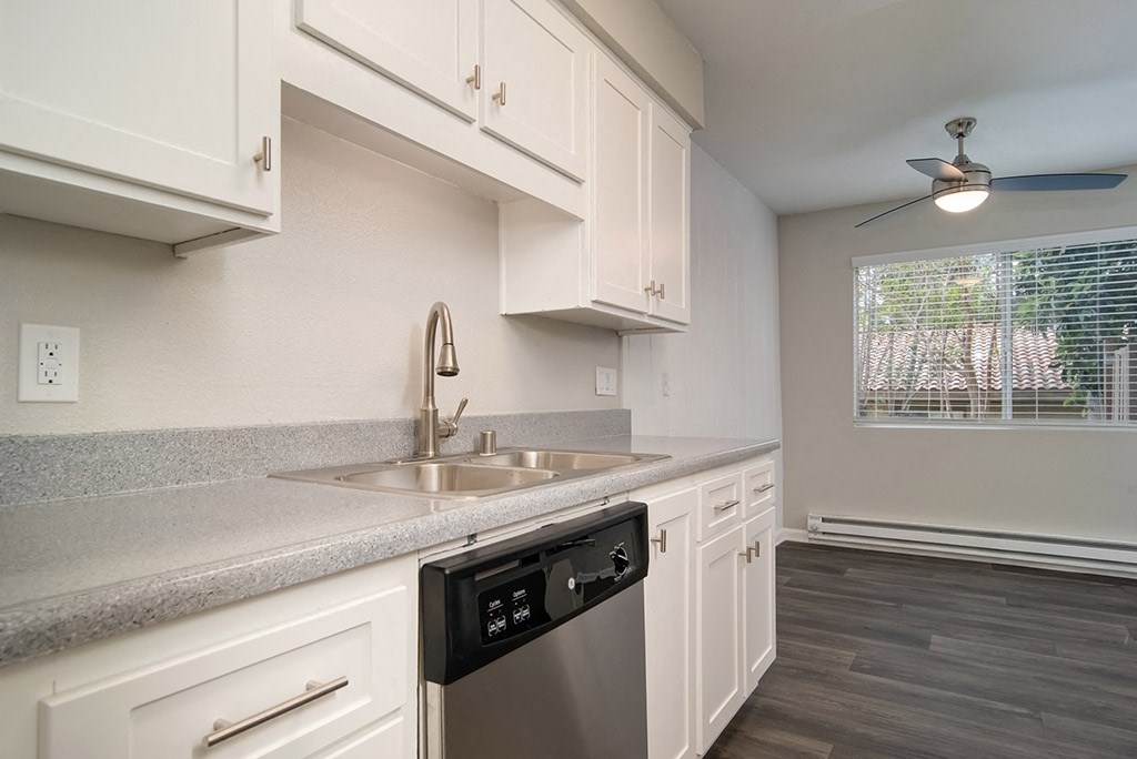 Granite Counter Tops In Kitchen at St. Charles Oaks Apartments, Thousand Oaks, California