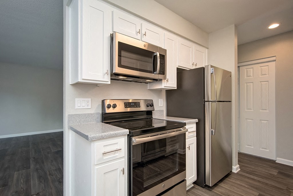 Kitchen Appliances at St. Charles Oaks Apartments, California