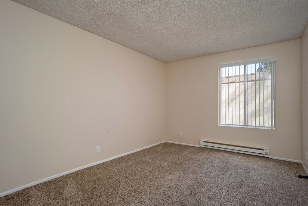 Posh Resident Lounge at St. Charles Oaks Apartments, Thousand Oaks