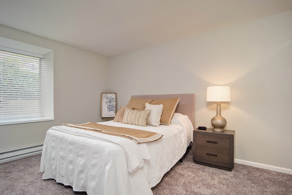 Table Lamp In Bedroom at St. Charles Oaks Apartments, Thousand Oaks