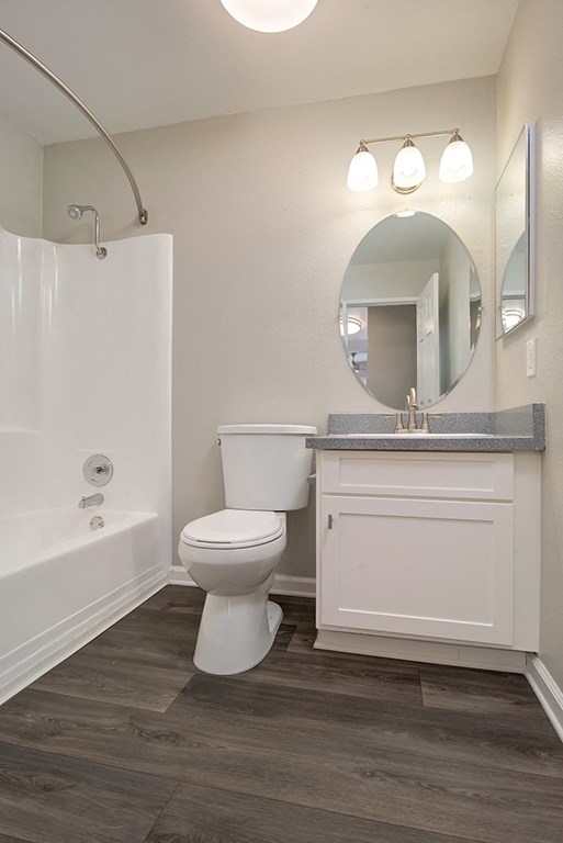 Tub, Toilet In Bathroom at St. Charles Oaks Apartments, California, 91360