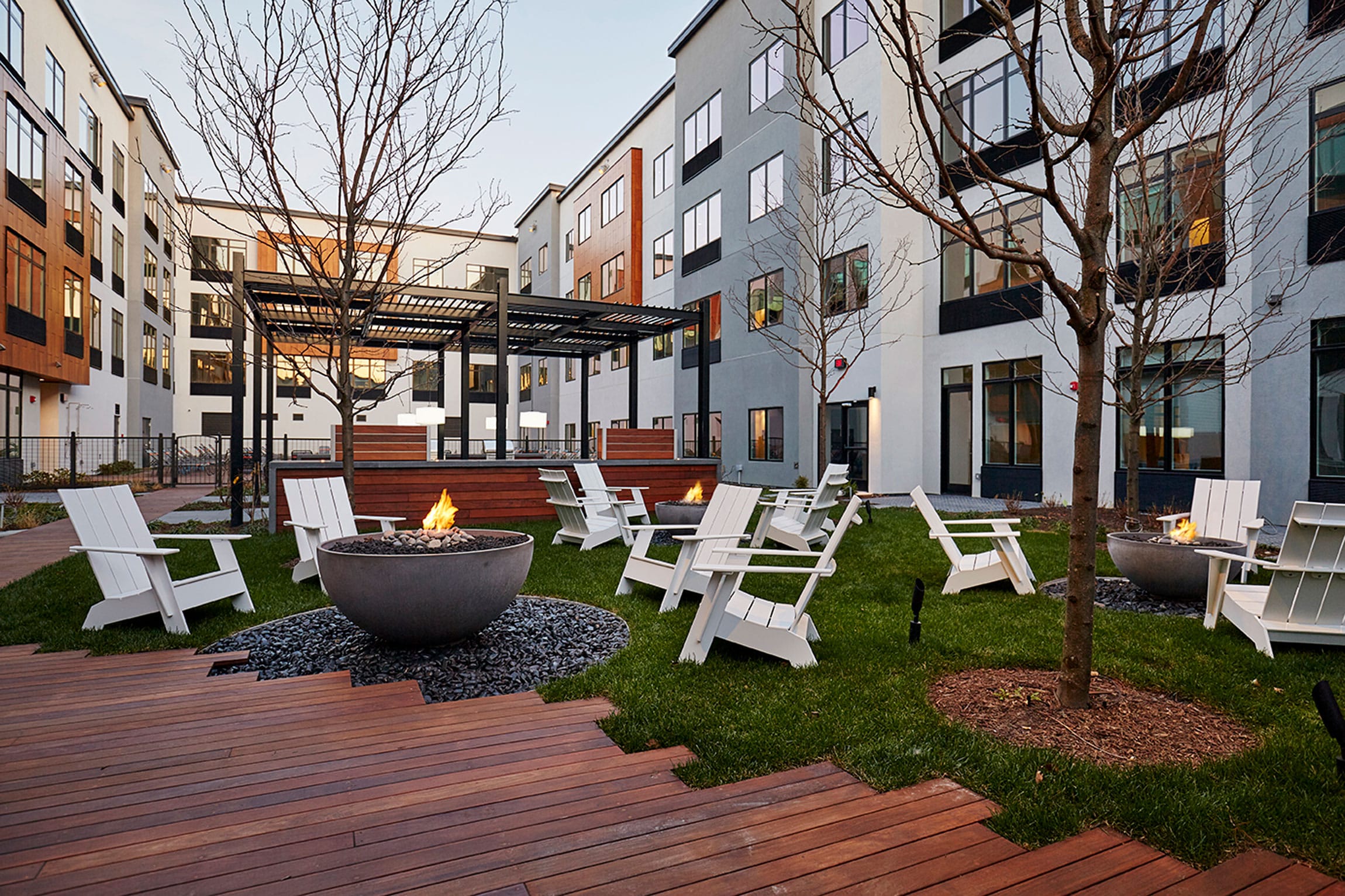 courtyard with fire pit and deck at the district flats apartments in lenexa