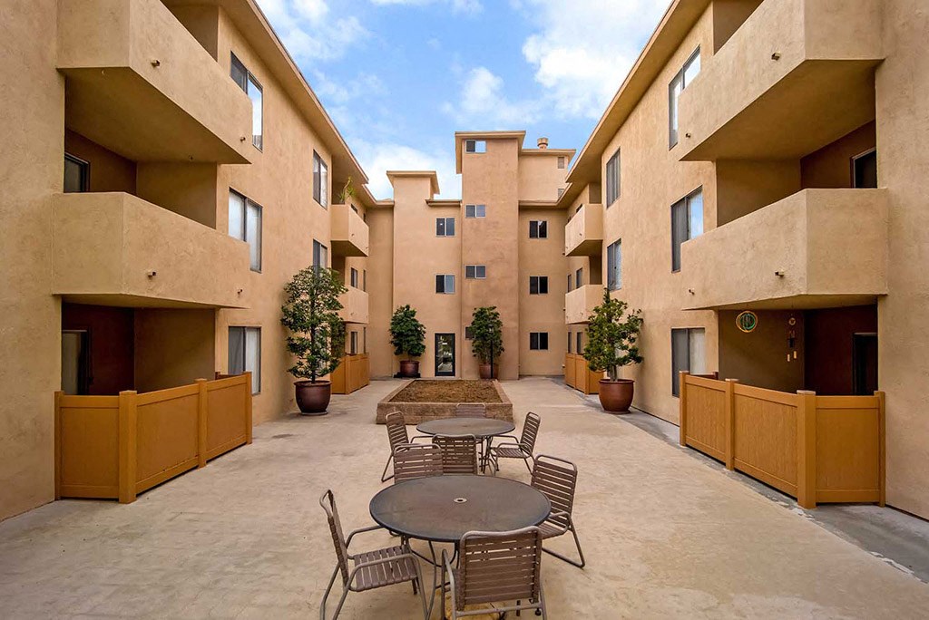 Courtyard with Chairs and Table at Los Robles Apartments, Pasadena