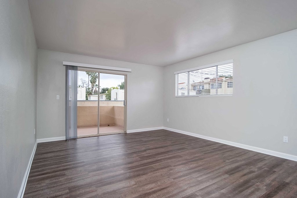 Carpeted Lounge Area at Los Robles Apartments, Pasadena, California