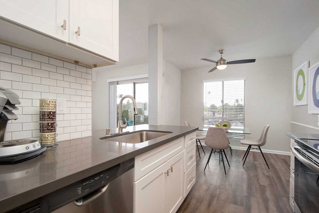 Diwhwasher, Ceiling Fan In Kitchen at Los Robles Apartments, Pasadena, 91101