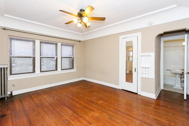 2753 Euclid Heights Blvd Studio Apartment for Rent - Photo Gallery 1