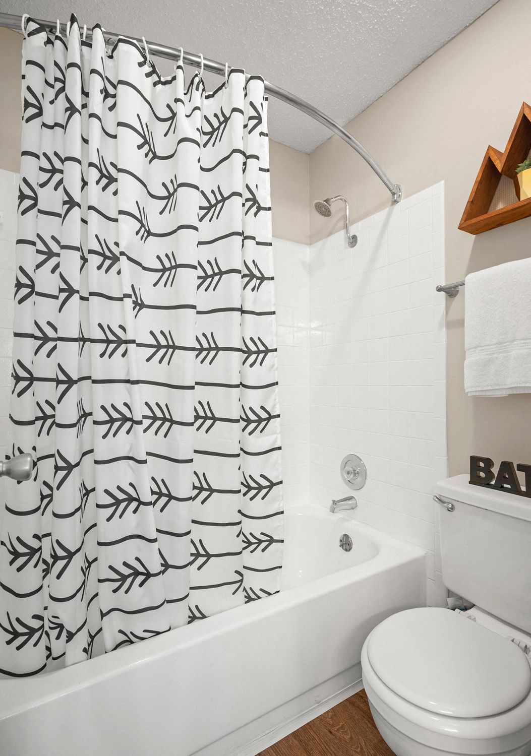 Bathroom, Sink, Tub, Bathtub, Mirror