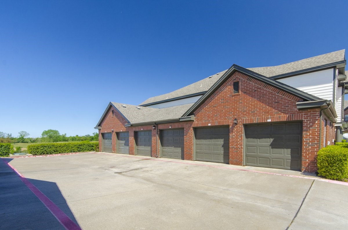 2803 Riverside Apartments, 2803 Riverside Parkway, Grand Prairie, TX