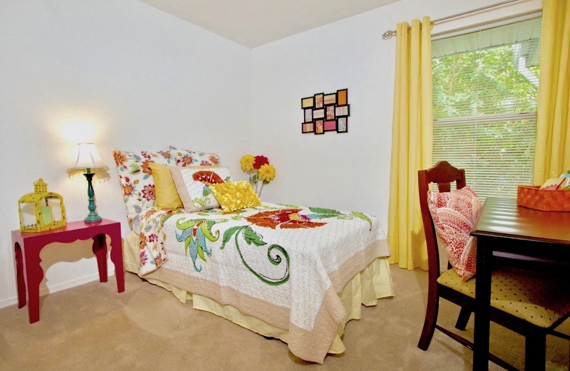 Royal Pointe Apartments