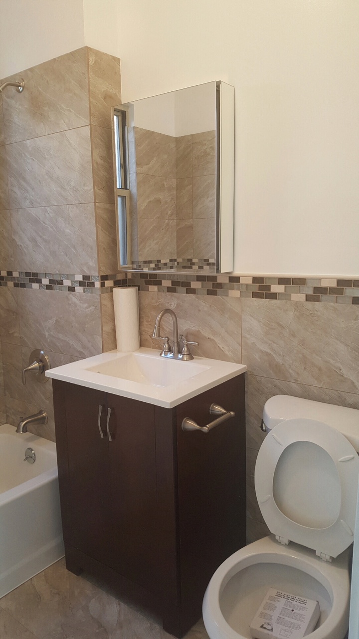 4101 N Cicero Ave Bathroom 1