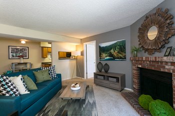 8801 West Belleview Avenue 1-2 Beds Apartment for Rent - Photo Gallery 5