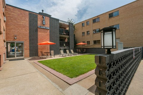 the building where the hotel is located